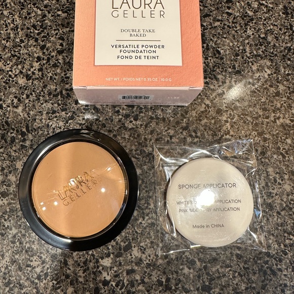 Laura Geller Double Take Baked Powder Foundation Shade: Medium - Picture 3 of 6